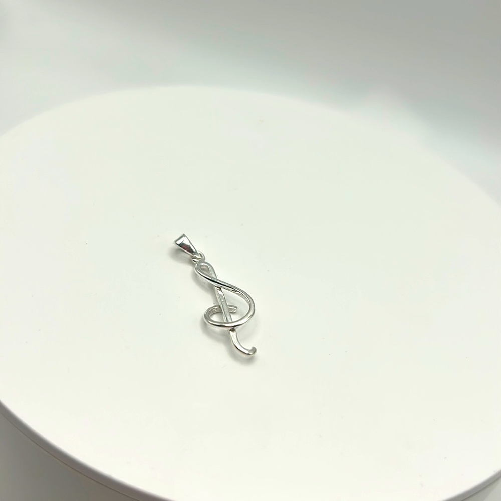 Beautiful music 🎼 not Sterling Silver pendant